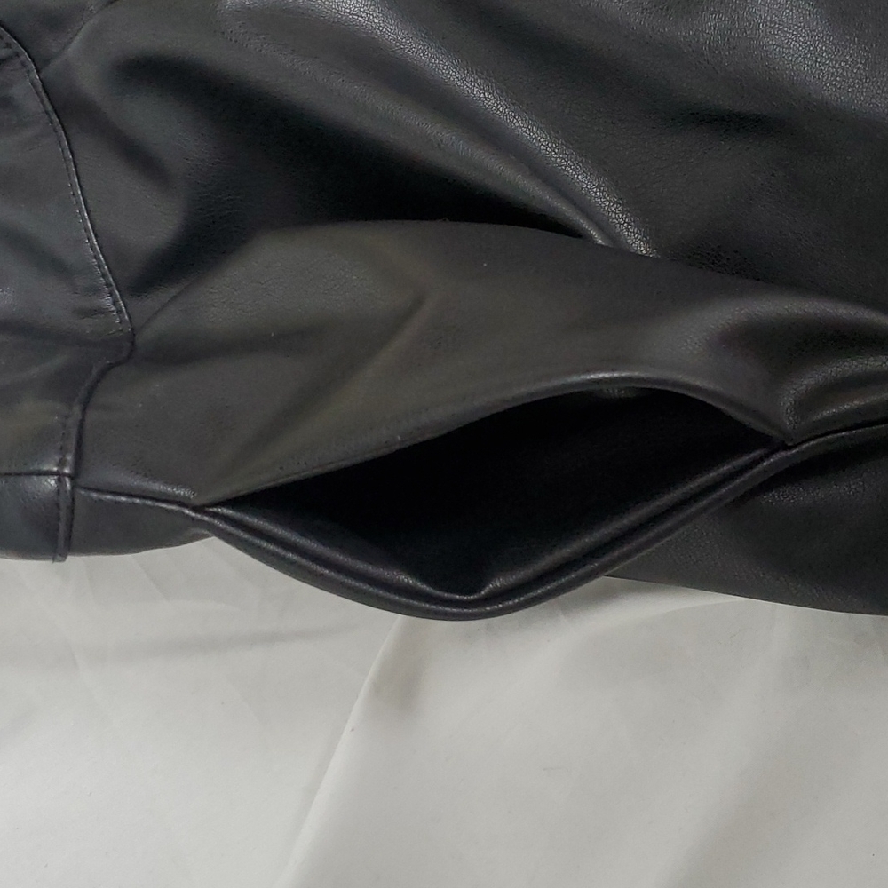 Forever 21 Faux Leather Bermuda Shorts (MEDIUM) NWOT - Picture 3 of 6